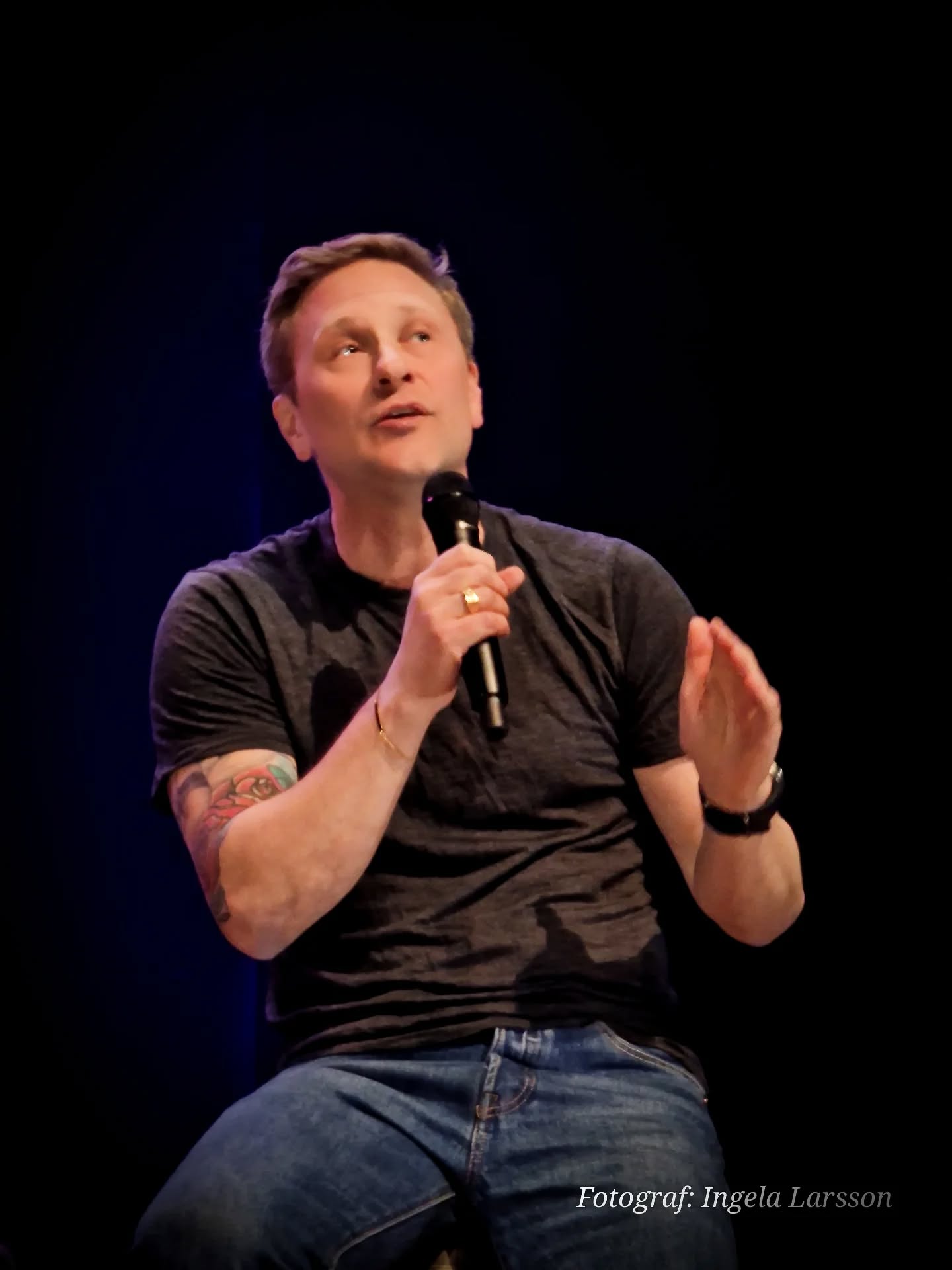 Hemma för en stund sedan ! Nu har jag fått skratta så tårarna sprutat och magmusklerna har fått jobba ❤️🥰❤️ Tack @magnusbetner för en underbar Standupshow 🥰

Du är lika grym som alltid! Kul att få höra både det jag och @lindahagman hört lite innan ihop med nytt och riktigt grym twist på det hela😍

Dock så kändes det lite tomt utan @henrikkallman 🙏 men han är ju ute på andra äventyr med Al Pitcher 🥰

Tack återigen igen för en underbar kväll, vi ses nästa gång!

#magnusbetner #standup #swedishstandup #Norrköping #fotograf